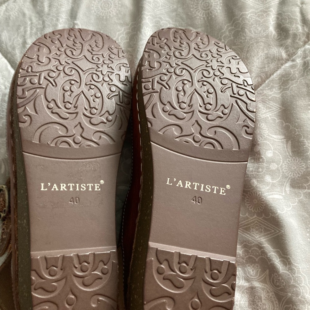 L'Artiste by Spring Step Floral Brown Sandals - Picture 3 of 4